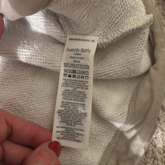 Sweaty Betty Cropped Hoodie in Ivory Tiger Print Medium - Picture 5 of 9